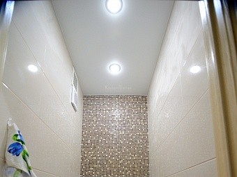 натяжной потолок в ванной 5